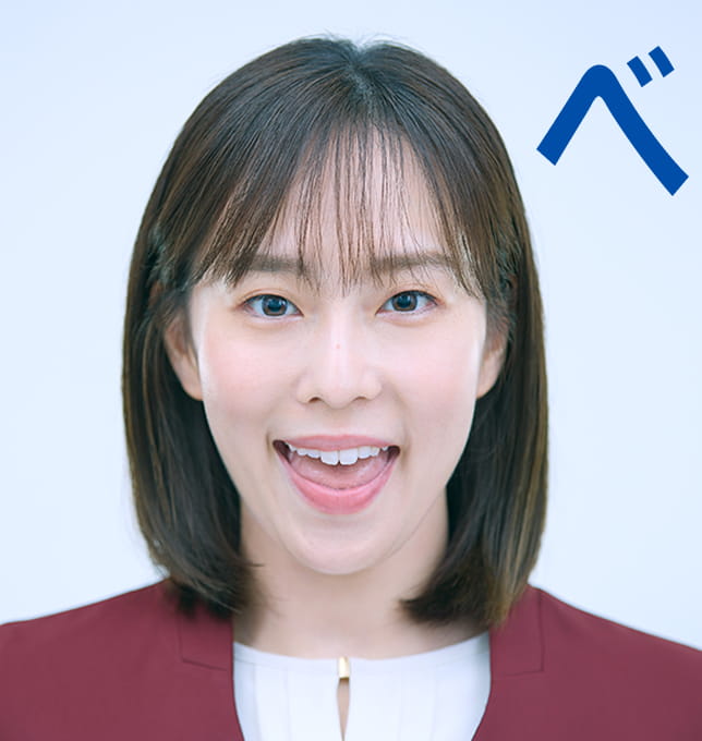 女性が「ベ」と発言している。