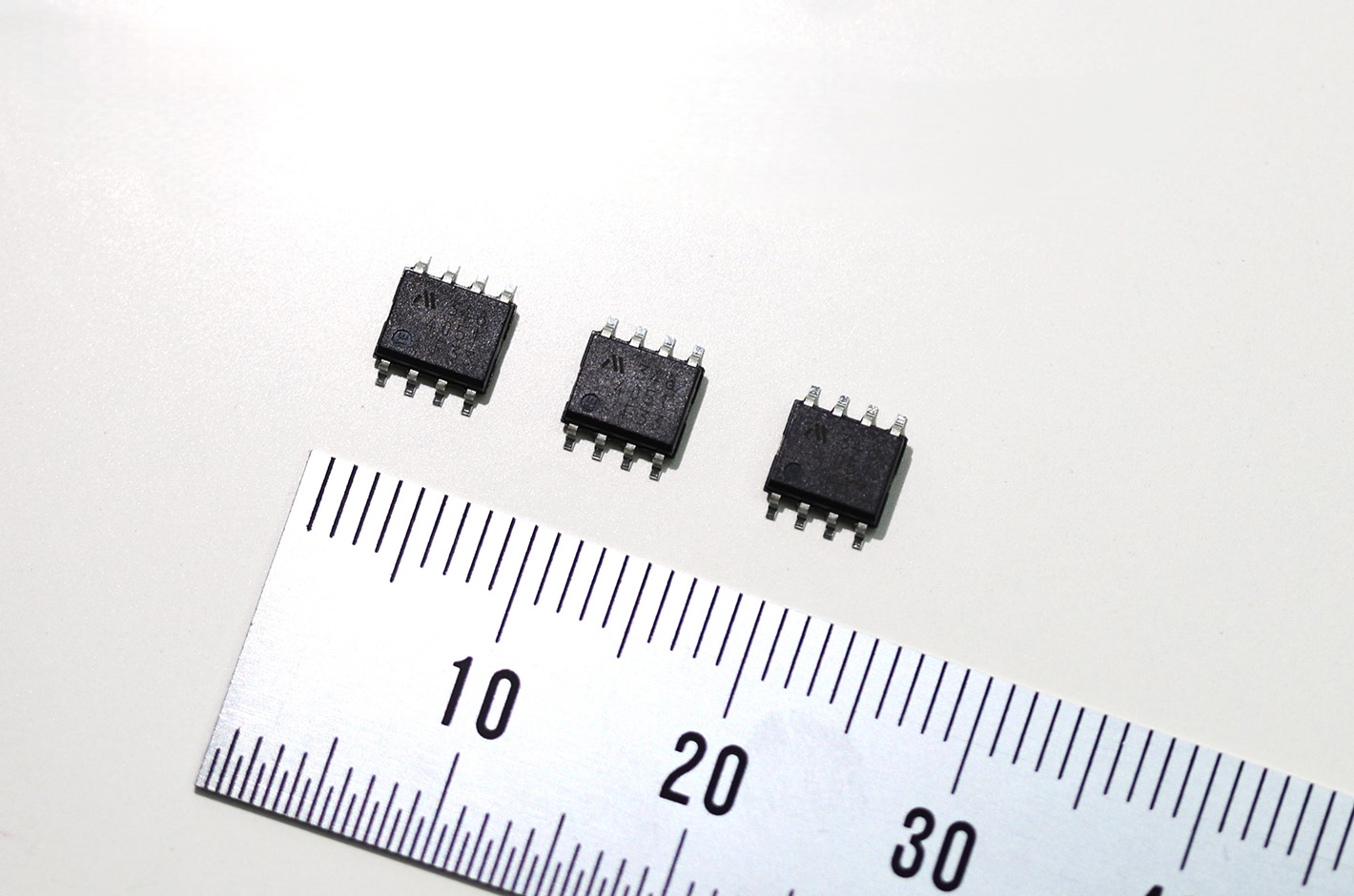 製品画像:ミツミ電機製MM4051シリーズ