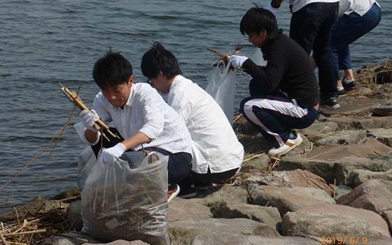 画像:ラムサール条約に登録されている中海・宍道湖の清掃活動