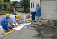 画像：軽井沢工場で行われた油流出防止訓練