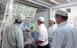 画像：監査の様子（軽井沢工場）