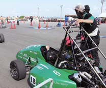 画像：フォーミュラカー試運転の様子