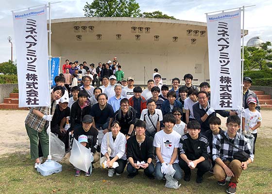 iamge : Group photograph