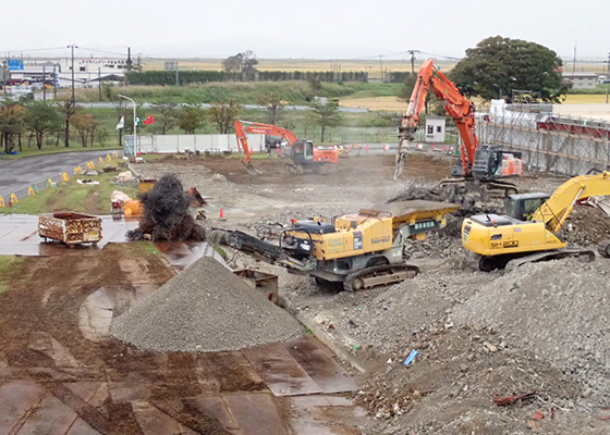 image : Concrete is ground up by a Galapagos crusher