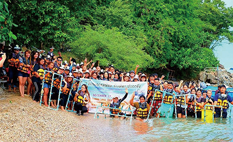 image : Participants in coral conservation activities