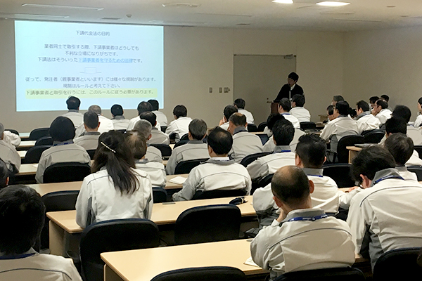 image : A training session on the Subcontracting Act at Mitsumi Electric